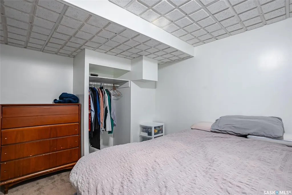 215 Neatby Crescent Saskatoon SK S7M 4W9