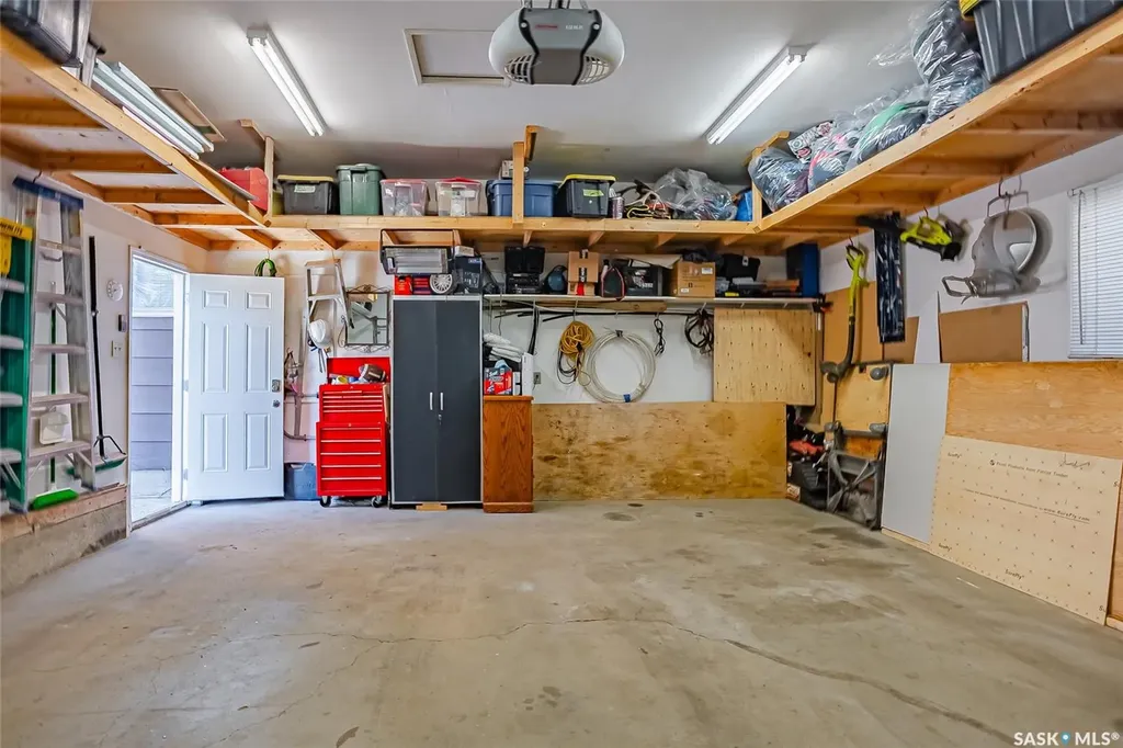 215 Neatby Crescent Saskatoon SK S7M 4W9
