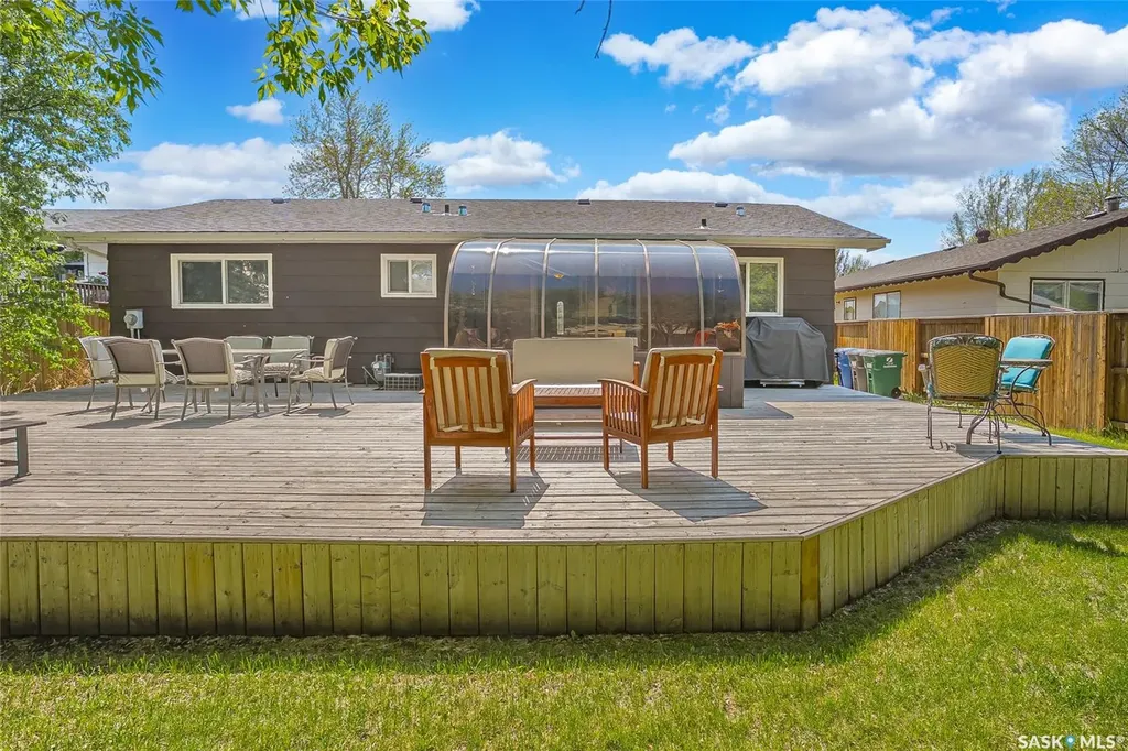 215 Neatby Crescent Saskatoon SK S7M 4W9