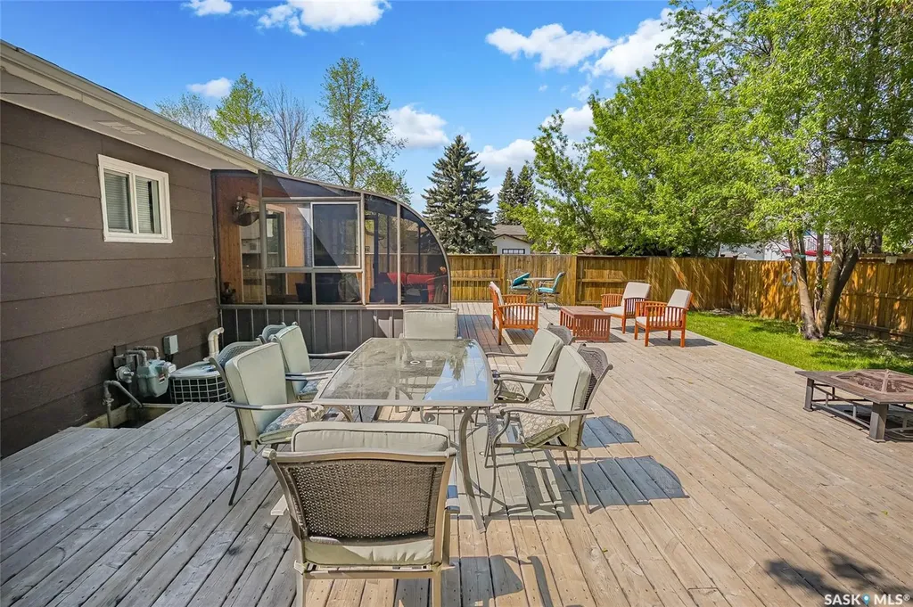 215 Neatby Crescent Saskatoon SK S7M 4W9