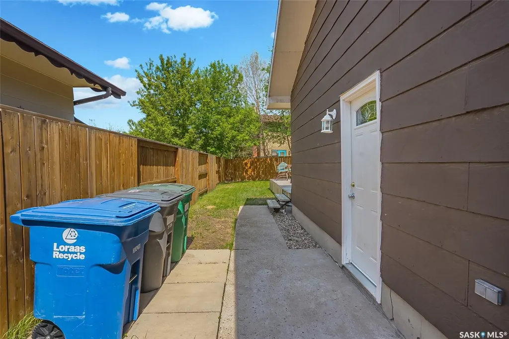 215 Neatby Crescent Saskatoon SK S7M 4W9