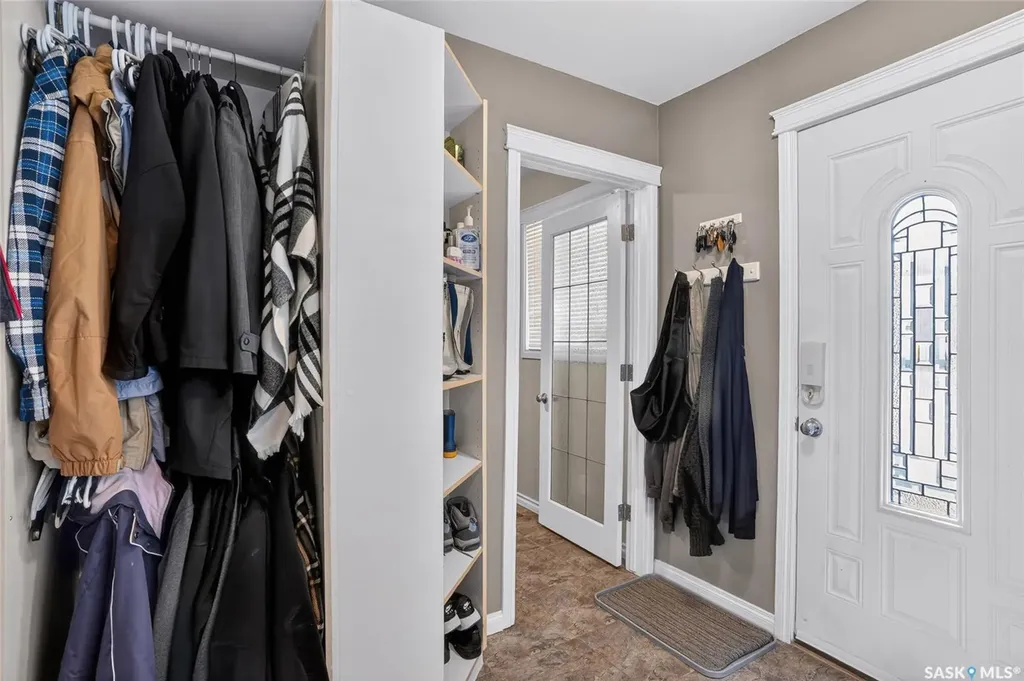 215 Neatby Crescent Saskatoon SK S7M 4W9