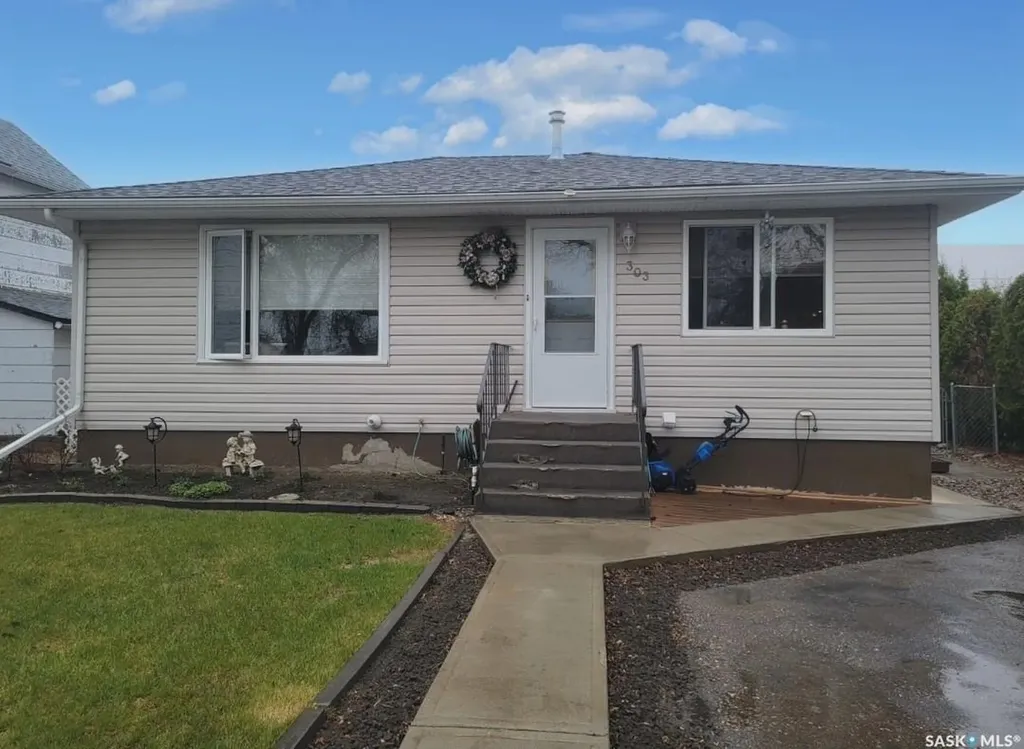 303 3 Street E Wilkie SK S0K 4W0