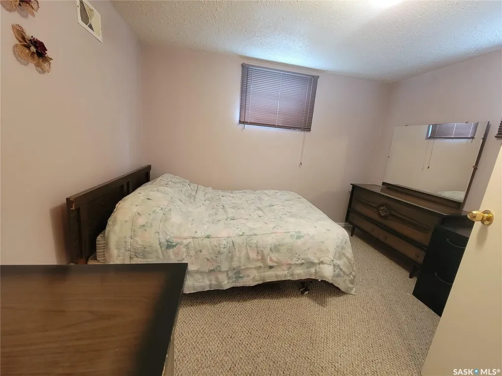 303 3 Street E Wilkie SK S0K 4W0