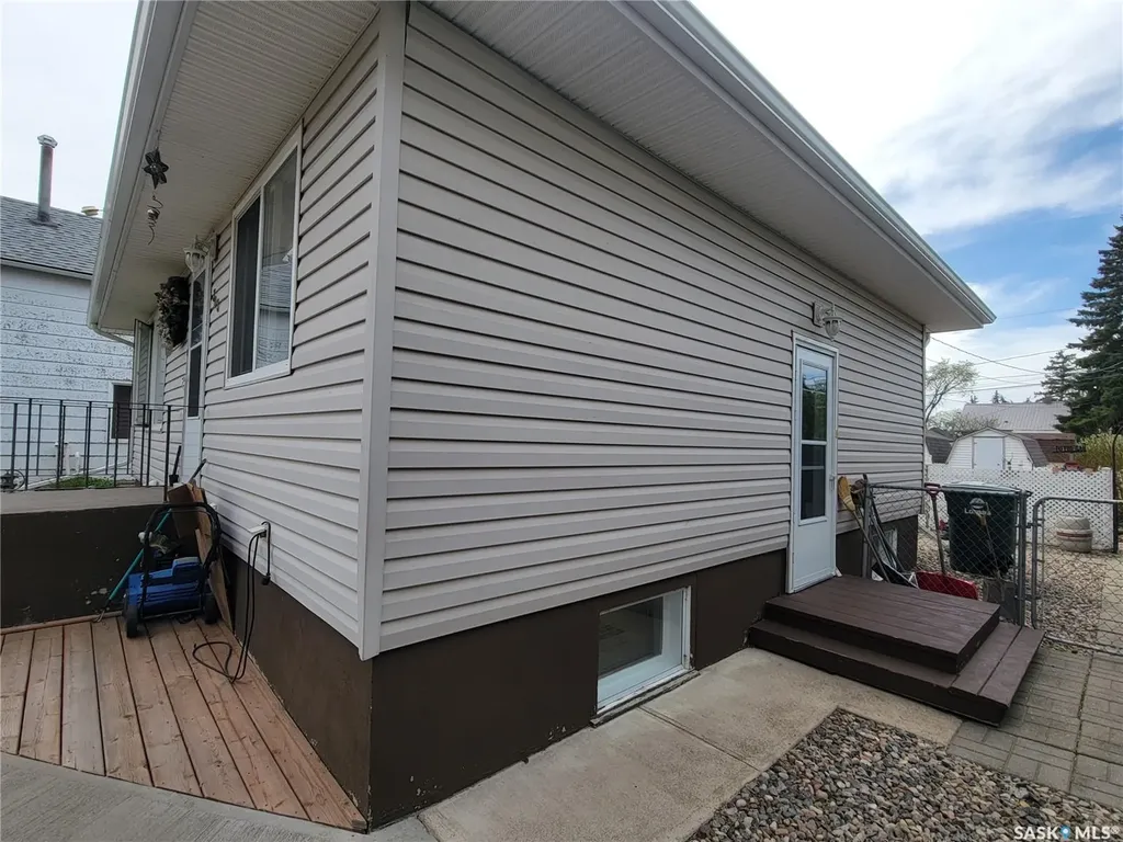 303 3 Street E Wilkie SK S0K 4W0