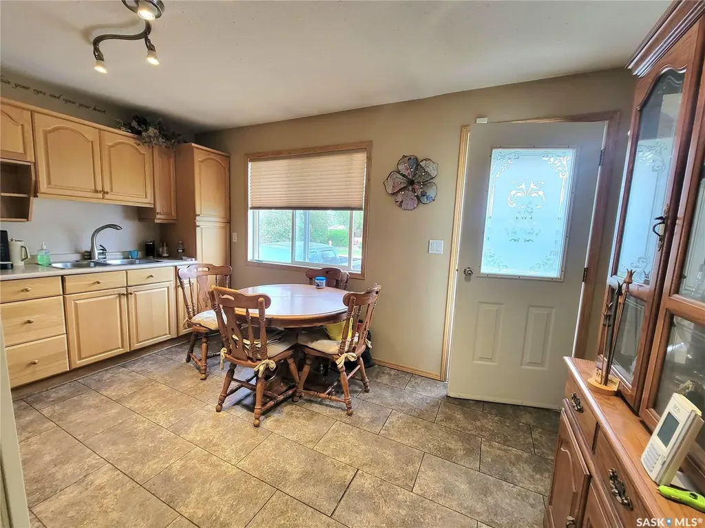 303 3 Street E Wilkie SK S0K 4W0