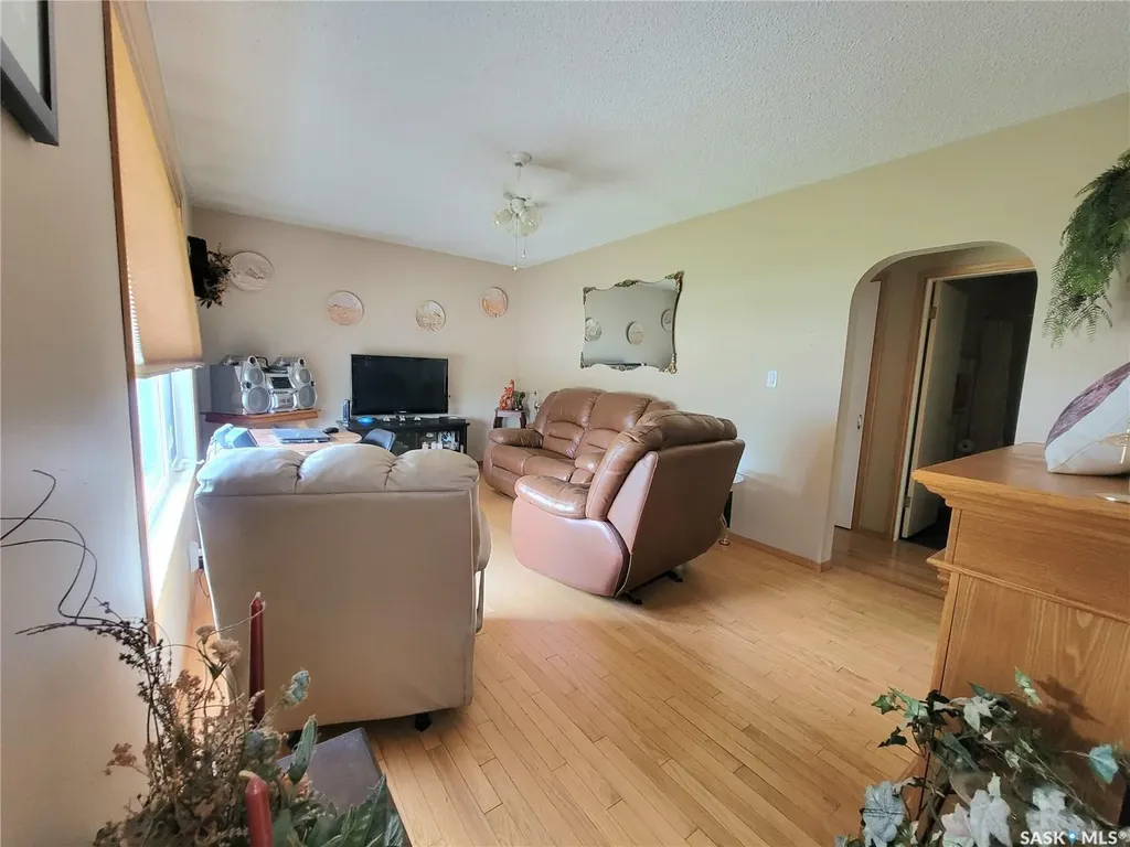 303 3 Street E Wilkie SK S0K 4W0
