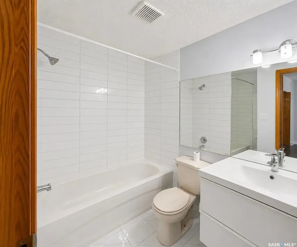 458 Wakaw Court Saskatoon SK S7J 4H4