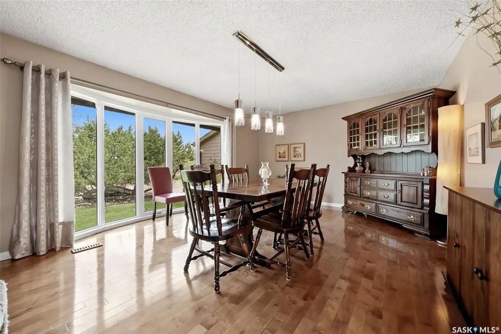 27 Cowie Road Regina SK S4S 6S2