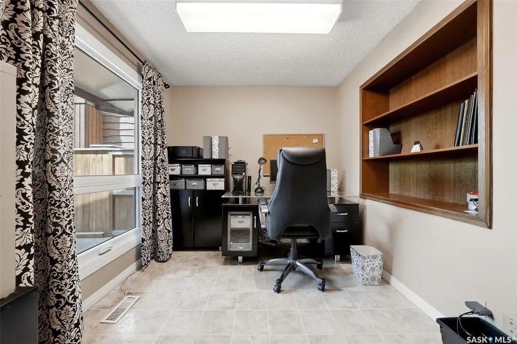 27 Cowie Road Regina SK S4S 6S2