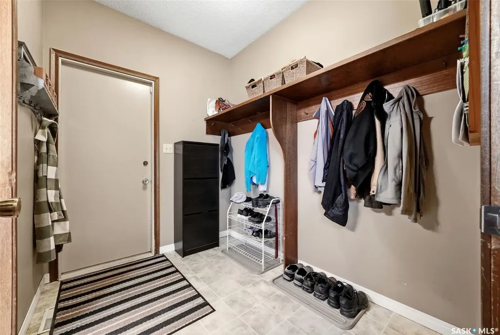 27 Cowie Road Regina SK S4S 6S2