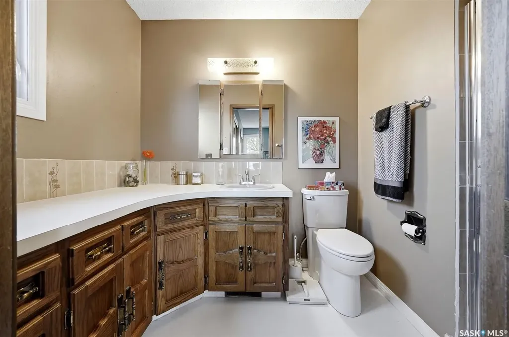 27 Cowie Road Regina SK S4S 6S2