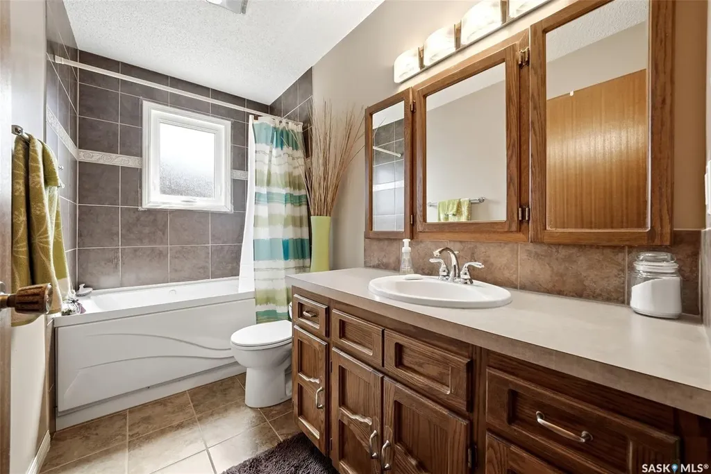 27 Cowie Road Regina SK S4S 6S2