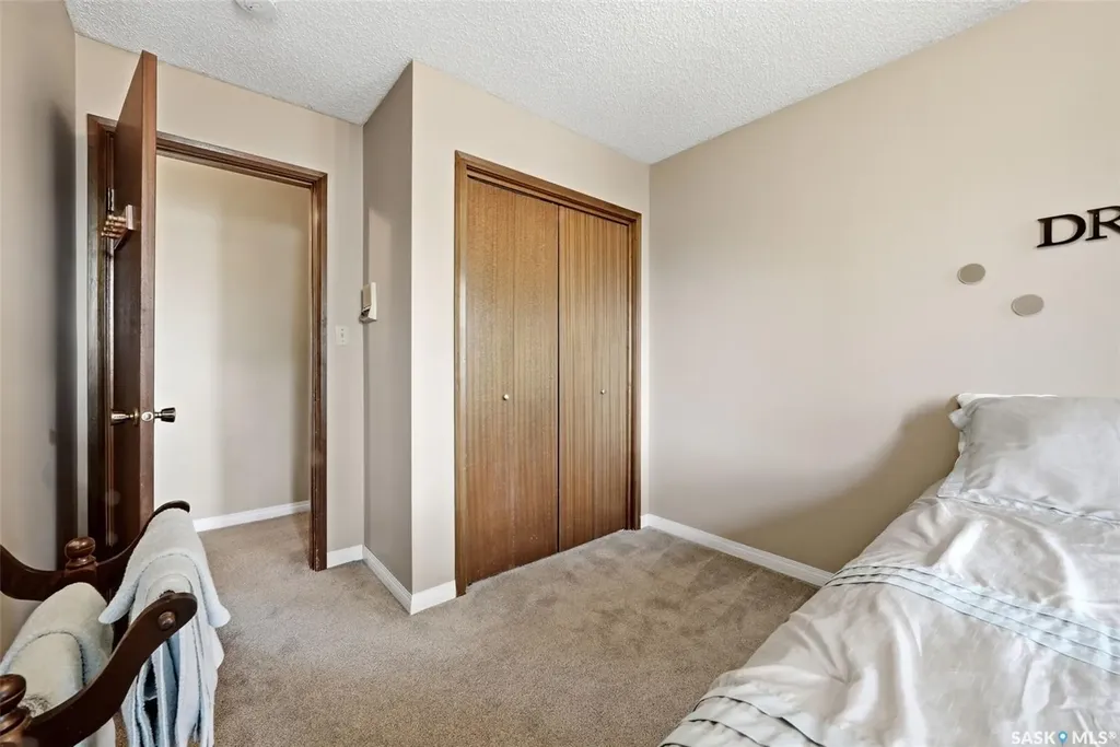 27 Cowie Road Regina SK S4S 6S2