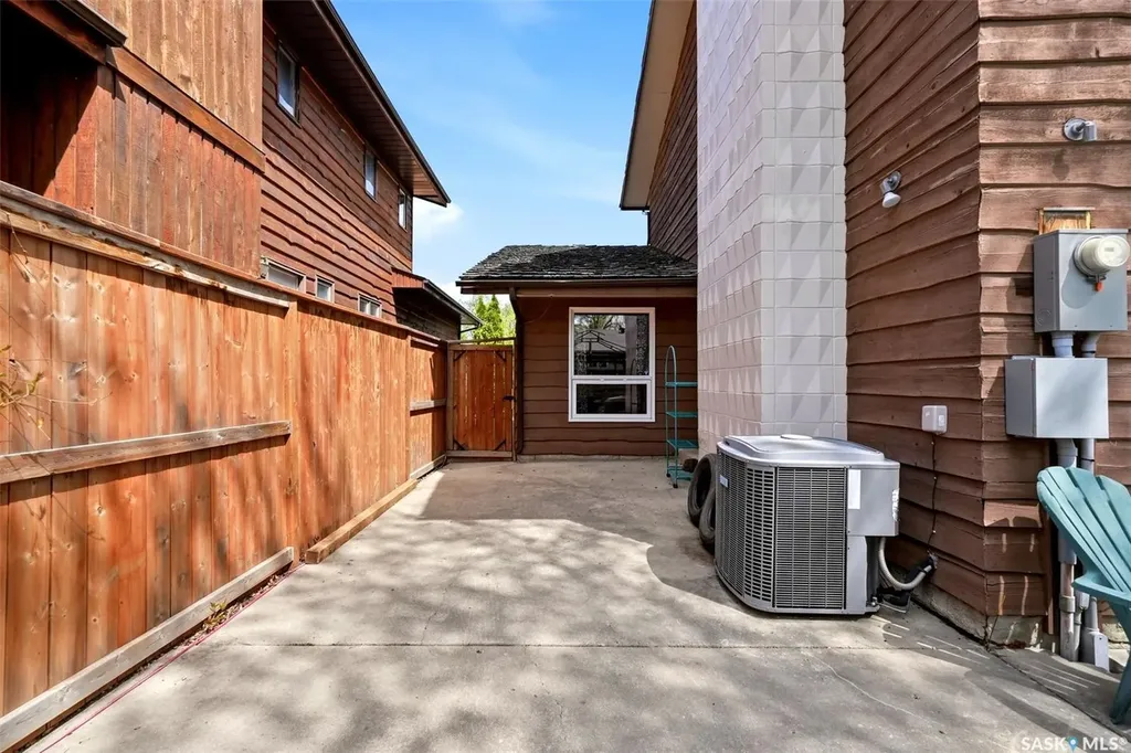27 Cowie Road Regina SK S4S 6S2