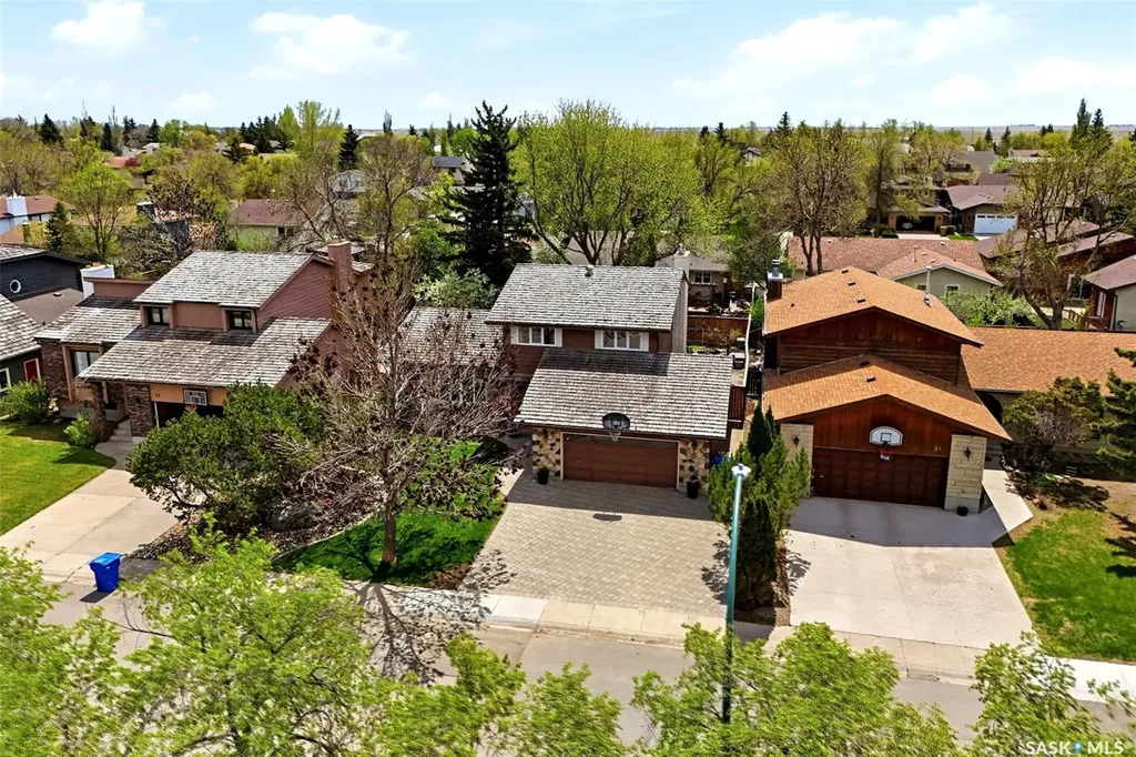 27 Cowie Road Regina SK S4S 6S2