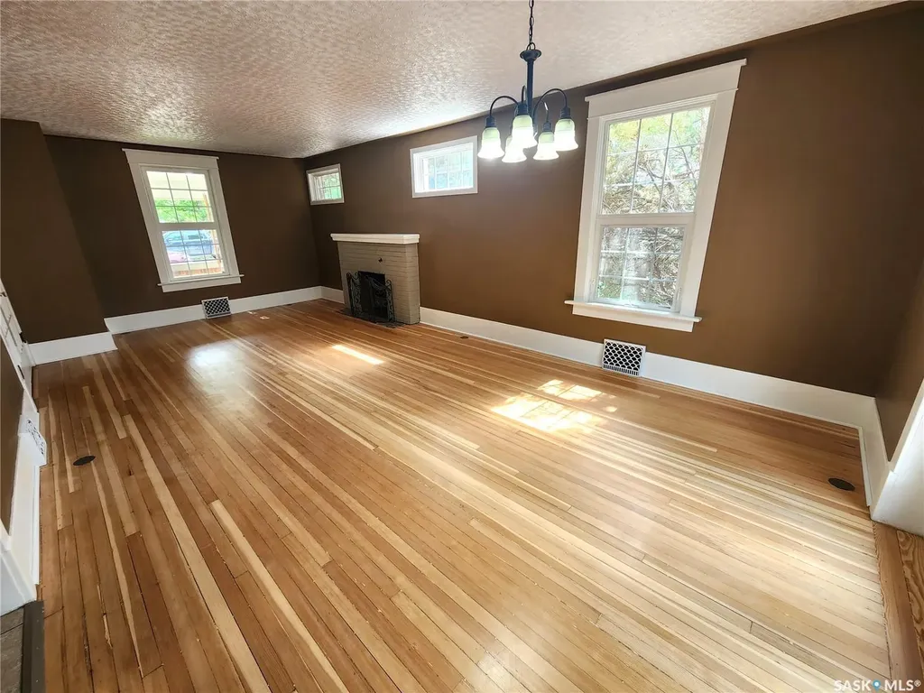 1418 2nd Street Estevan SK S4A 0M6