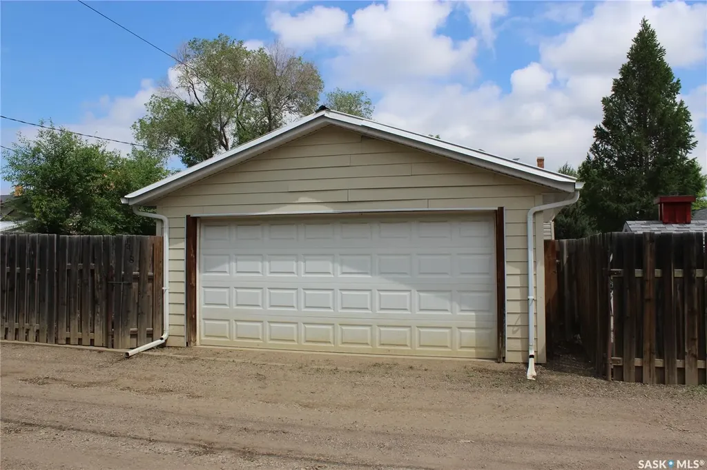 1418 2nd Street Estevan SK S4A 0M6