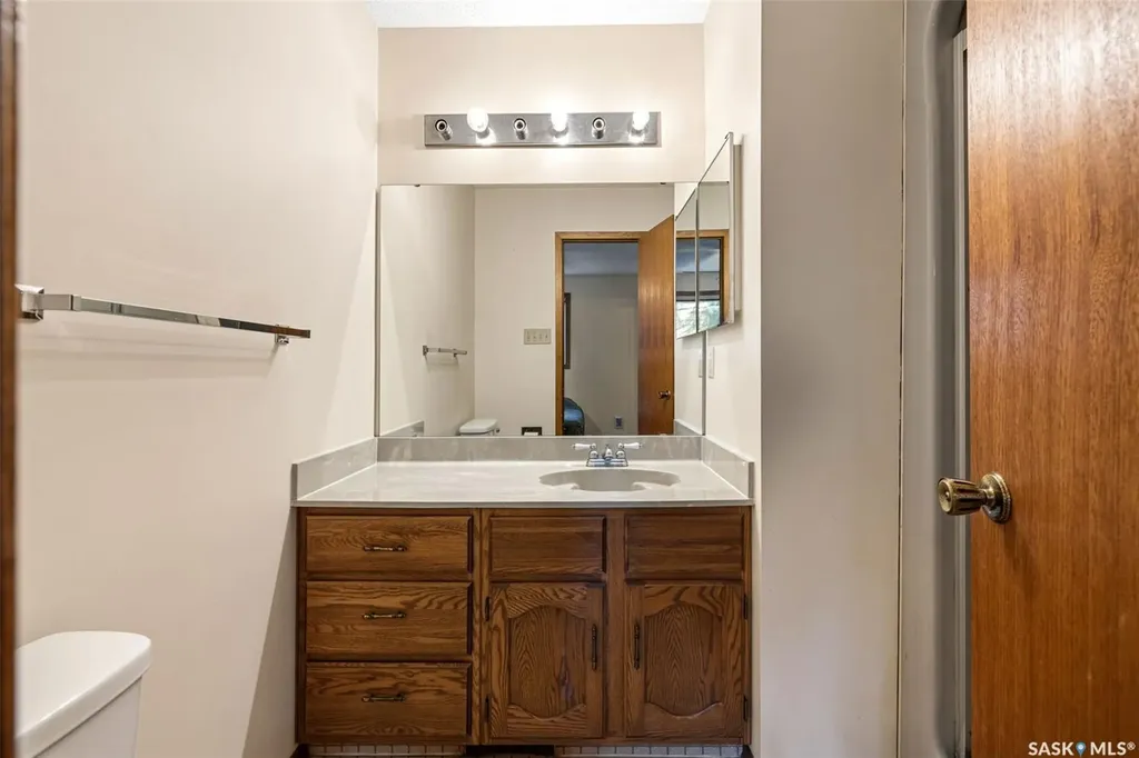 287 Rogers Road Regina SK S4S 7C5