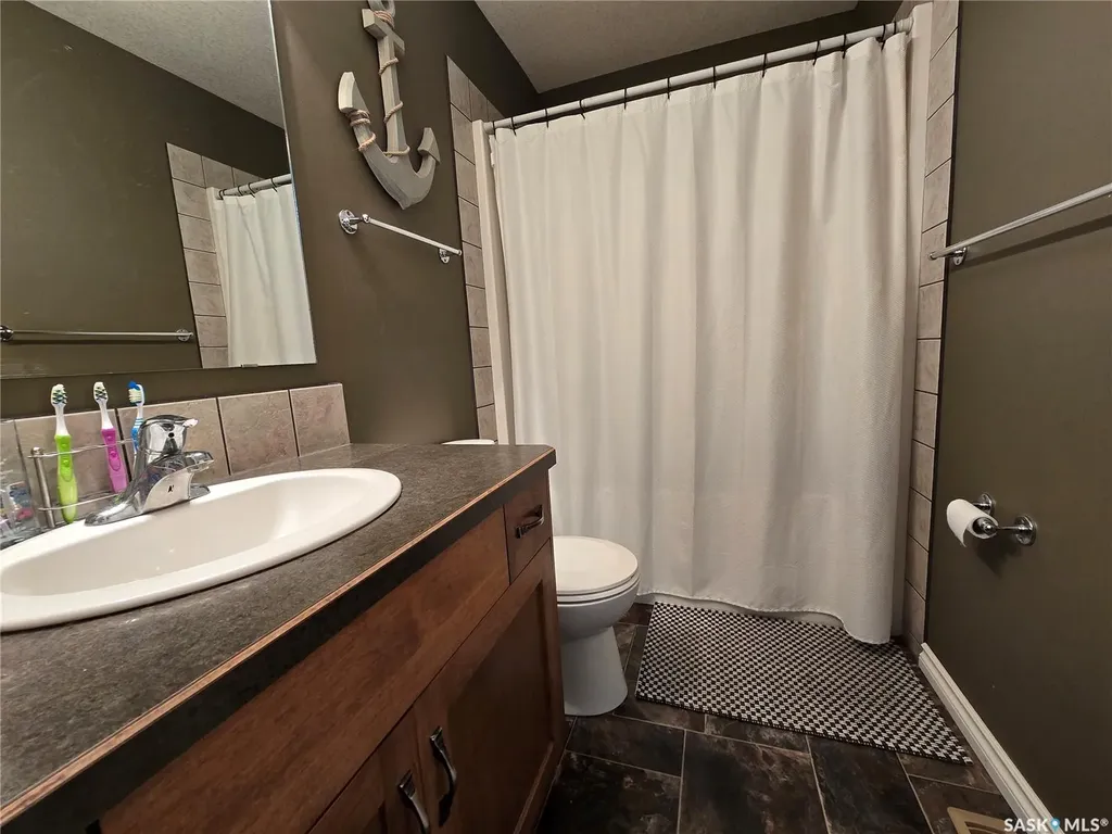 610 Barber Crescent Weyburn SK S4H 0M9