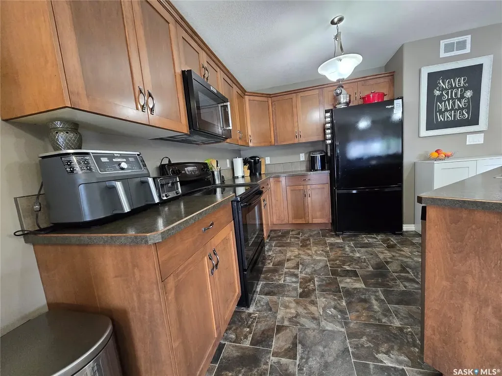 610 Barber Crescent Weyburn SK S4H 0M9