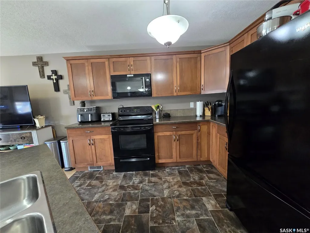 610 Barber Crescent Weyburn SK S4H 0M9