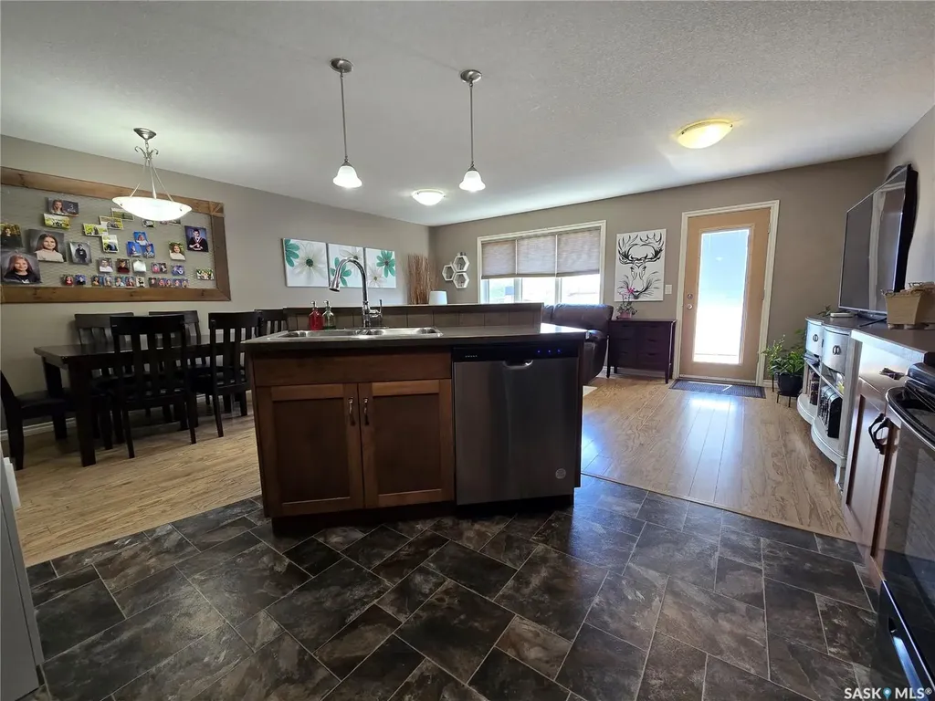 610 Barber Crescent Weyburn SK S4H 0M9