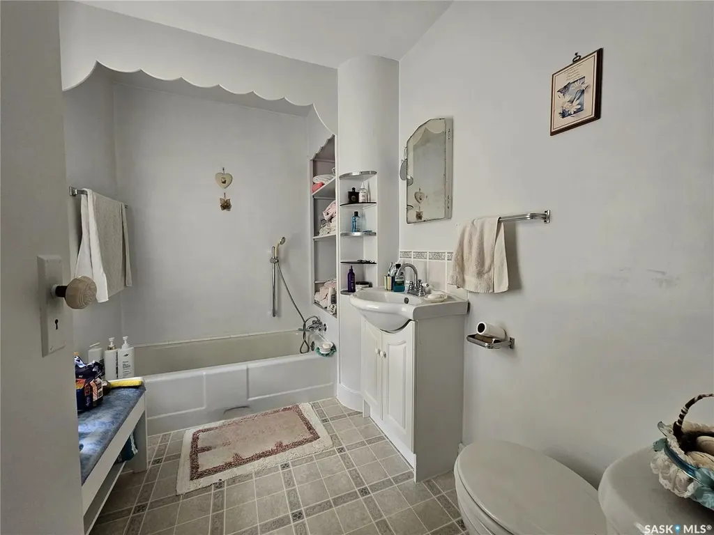 682 101st Street North Battleford SK S9A 0Y8