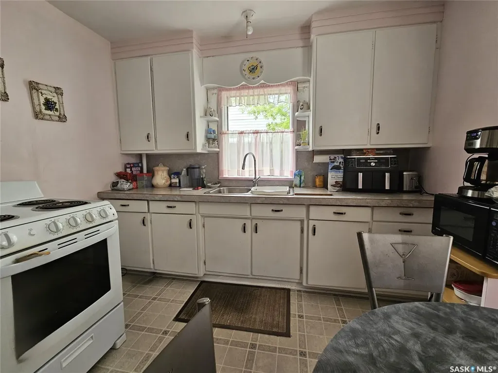 682 101st Street North Battleford SK S9A 0Y8