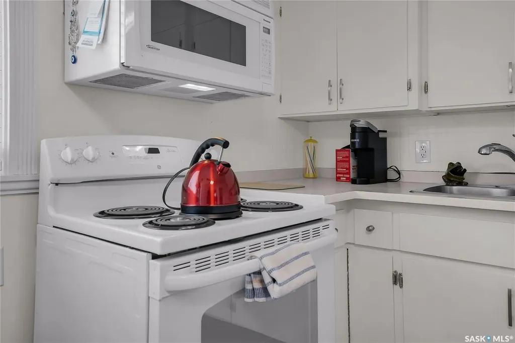 234 Winnipeg Avenue N Saskatoon SK S7L 3P4