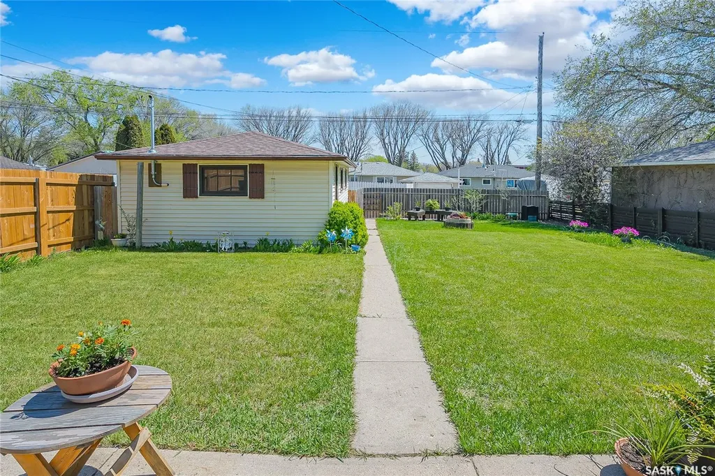 234 Winnipeg Avenue N Saskatoon SK S7L 3P4