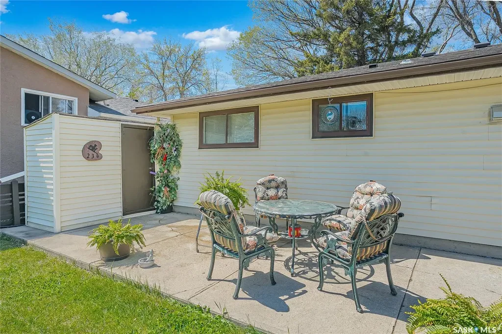 234 Winnipeg Avenue N Saskatoon SK S7L 3P4