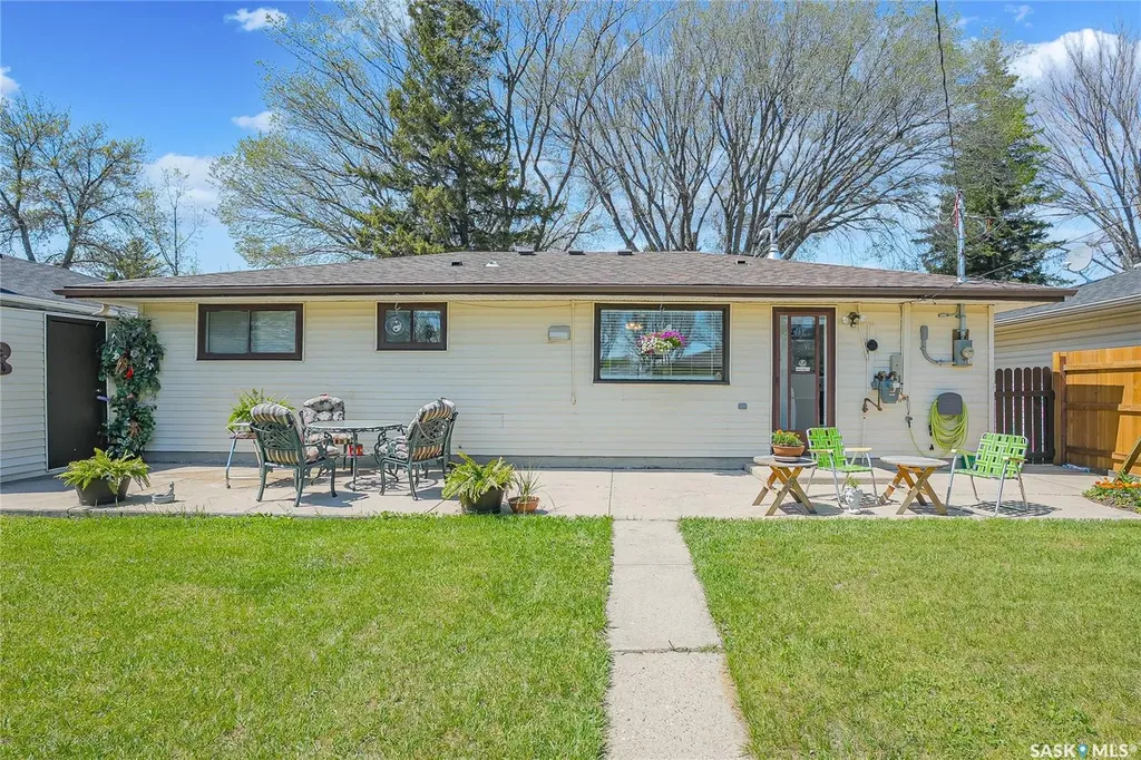 234 Winnipeg Avenue N Saskatoon SK S7L 3P4