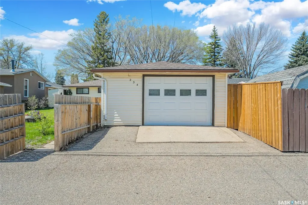 234 Winnipeg Avenue N Saskatoon SK S7L 3P4