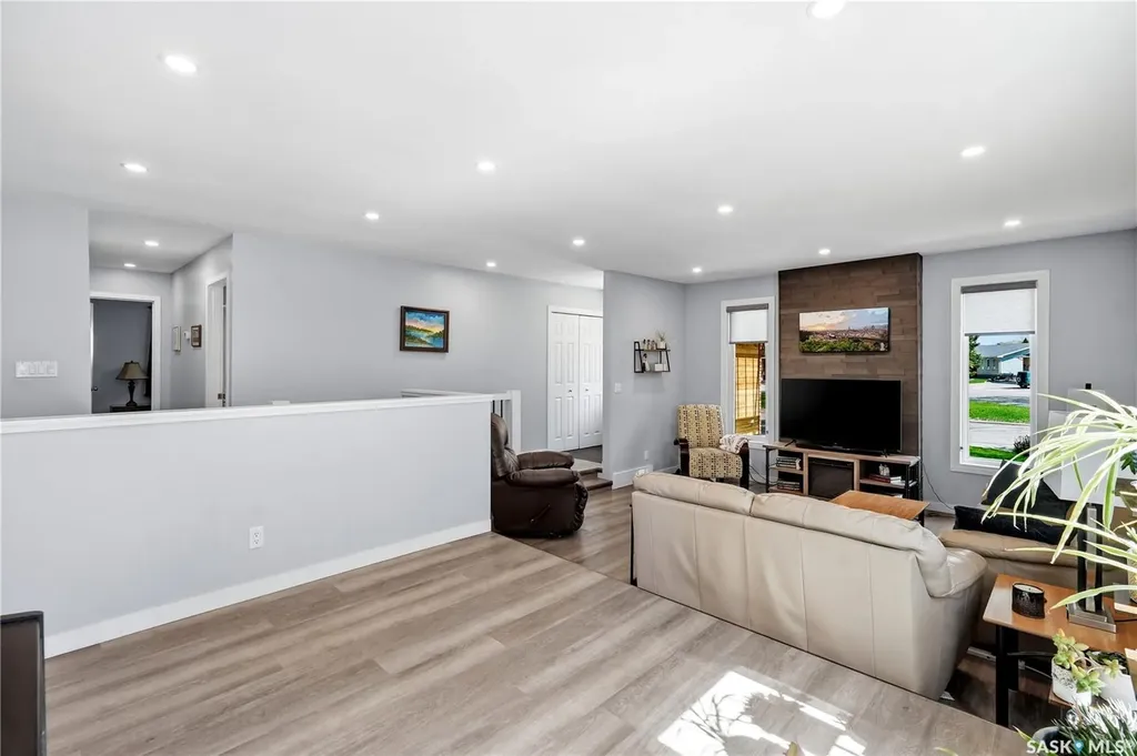 90 Edenwold Crescent Regina SK S4R 8A3