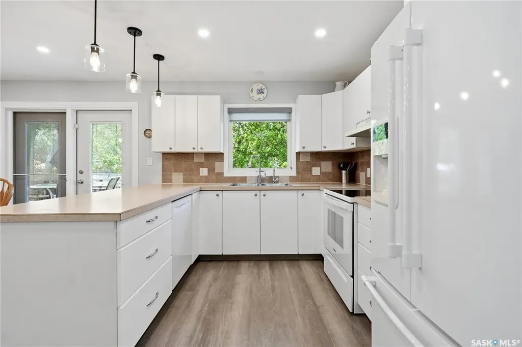 90 Edenwold Crescent Regina SK S4R 8A3