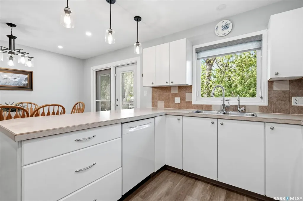 90 Edenwold Crescent Regina SK S4R 8A3