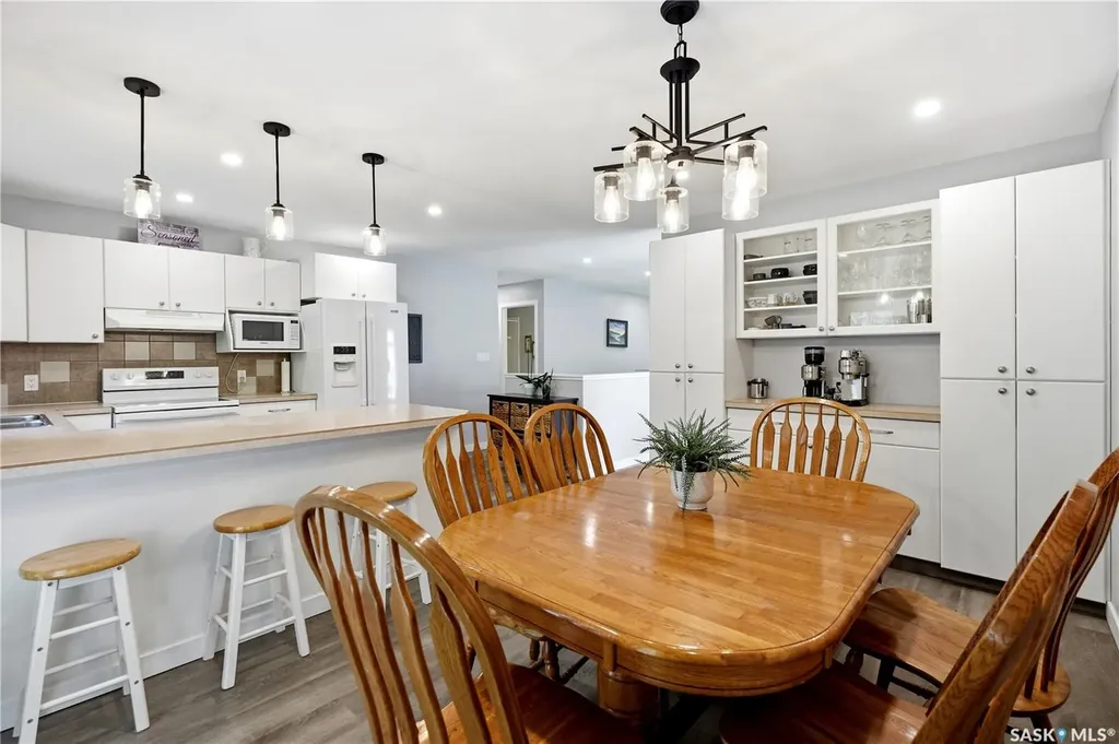90 Edenwold Crescent Regina SK S4R 8A3