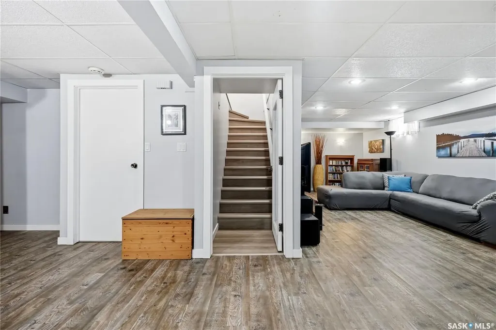 90 Edenwold Crescent Regina SK S4R 8A3