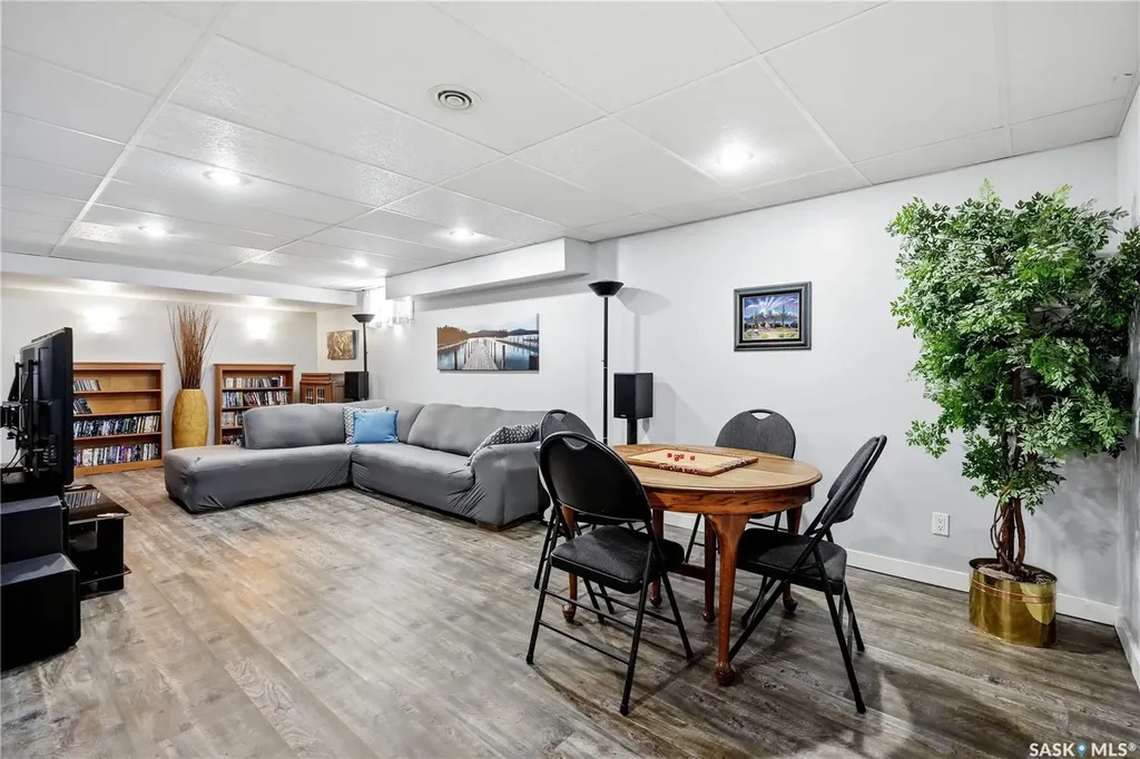 90 Edenwold Crescent Regina SK S4R 8A3