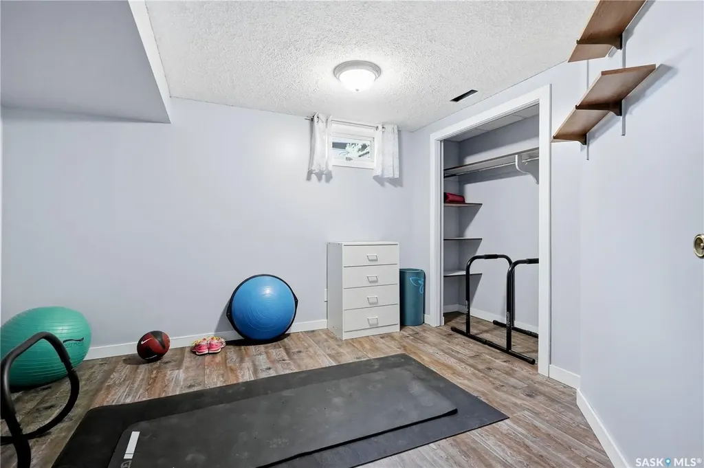 90 Edenwold Crescent Regina SK S4R 8A3