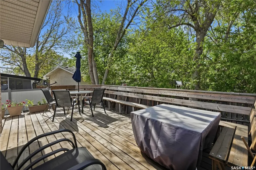 90 Edenwold Crescent Regina SK S4R 8A3