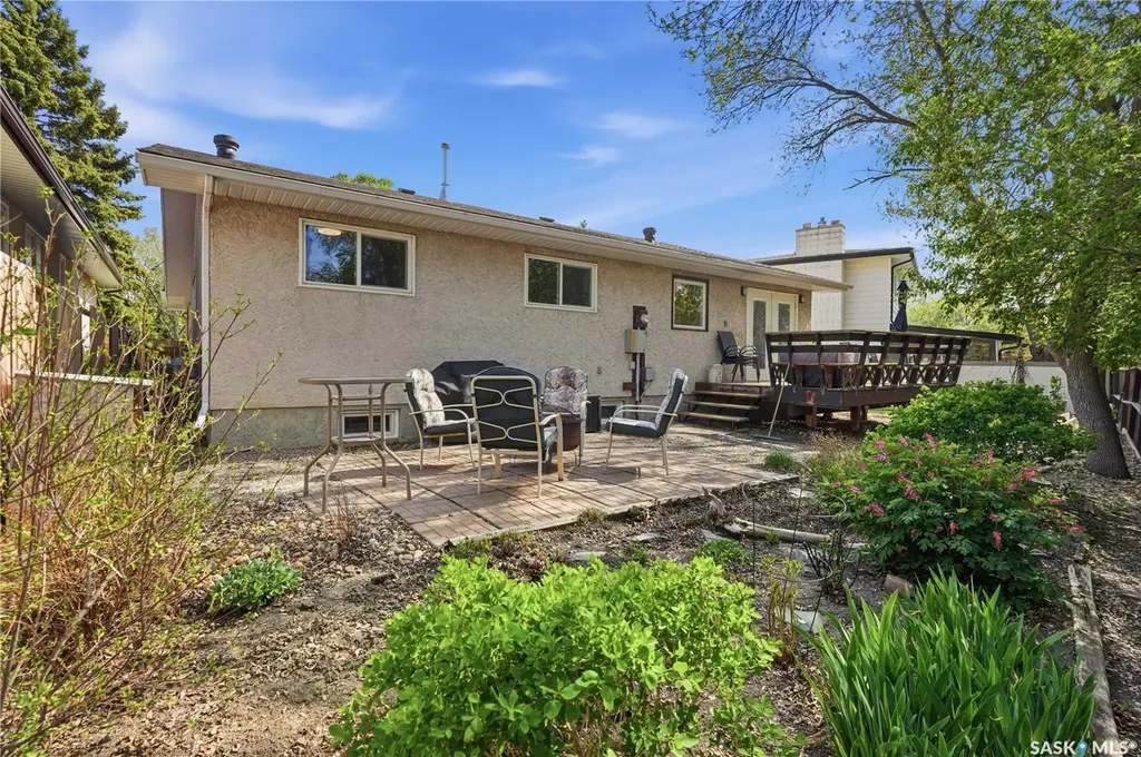 90 Edenwold Crescent Regina SK S4R 8A3
