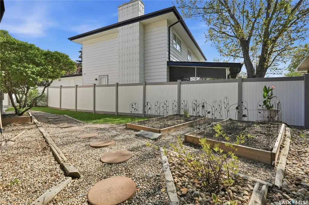 90 Edenwold Crescent Regina SK S4R 8A3