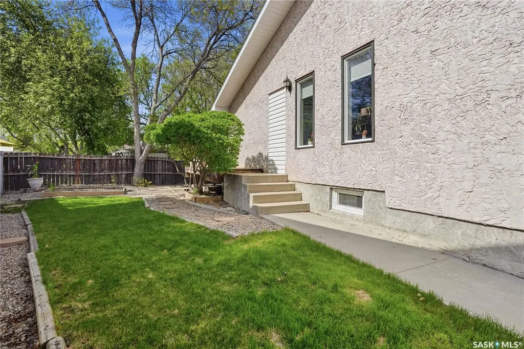 90 Edenwold Crescent Regina SK S4R 8A3