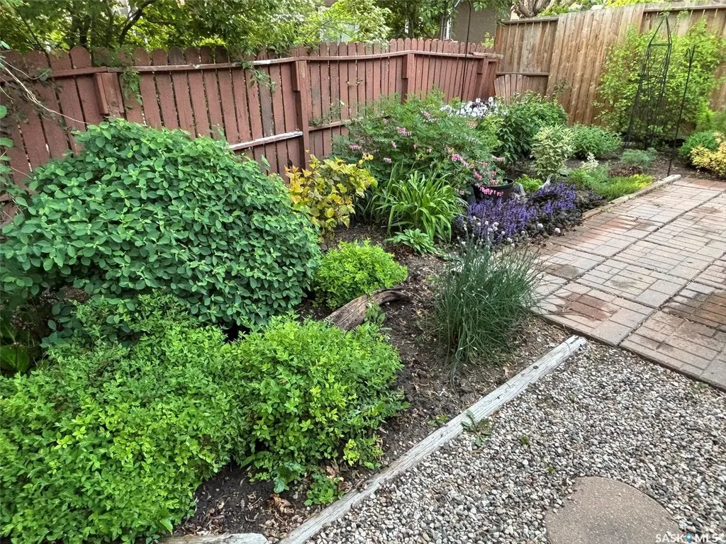 90 Edenwold Crescent Regina SK S4R 8A3