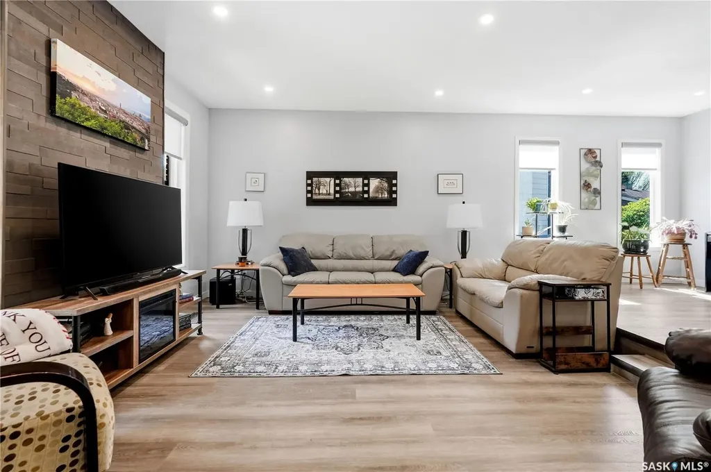 90 Edenwold Crescent Regina SK S4R 8A3