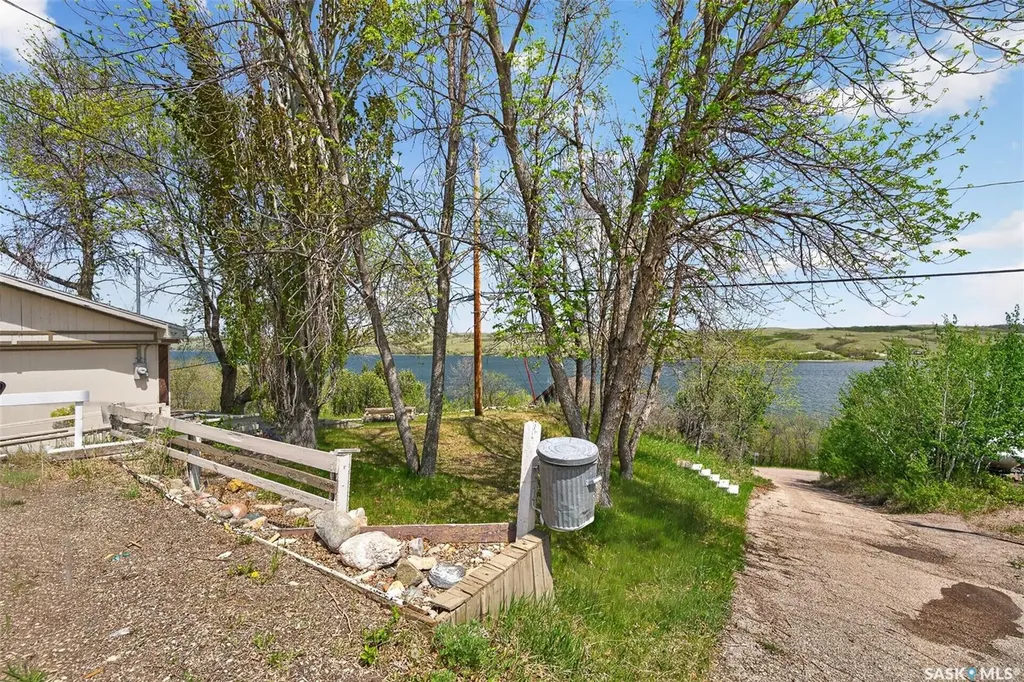 504 Loney Avenue South Lake SK S0H 2X0