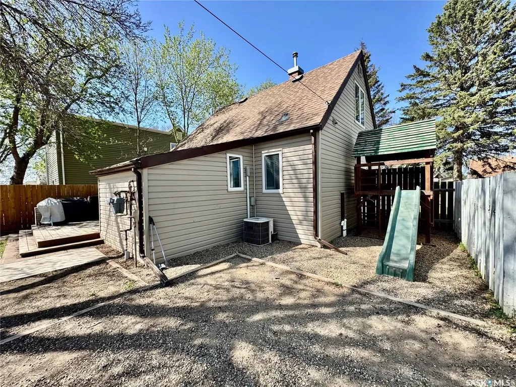 719 4th Street E Prince Albert SK S6V 0K4