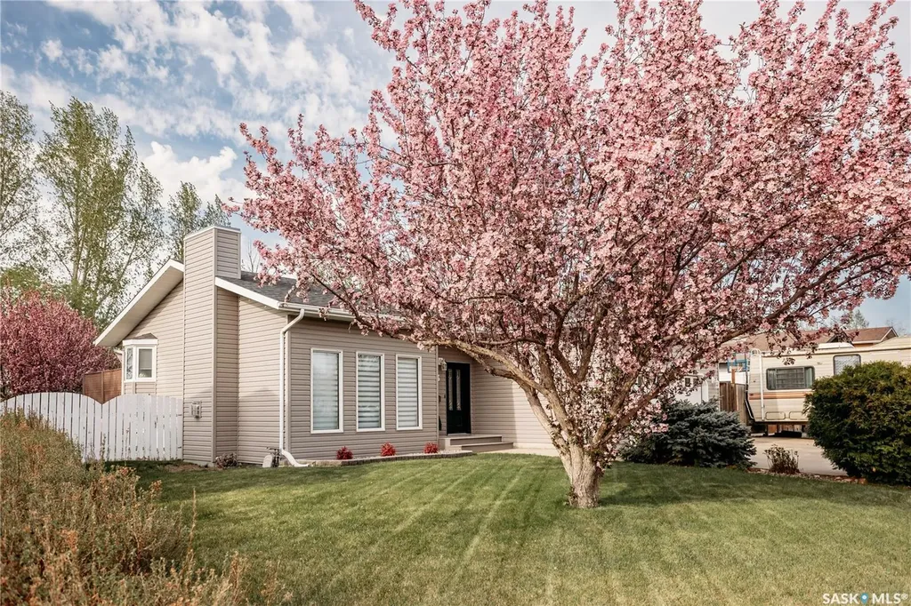643 Dieppe Drive Weyburn SK S4H 3G4